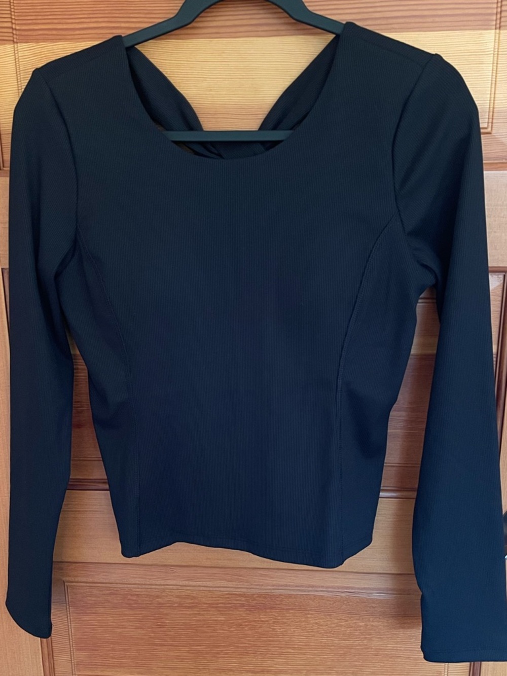 Black Long-Sleeve Women's Workout Top.  Built in cami bra.  NWOT.